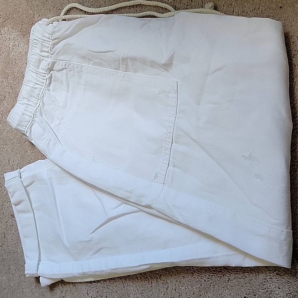 NWT Aerie Medium White Distrssed lightweight Pants.